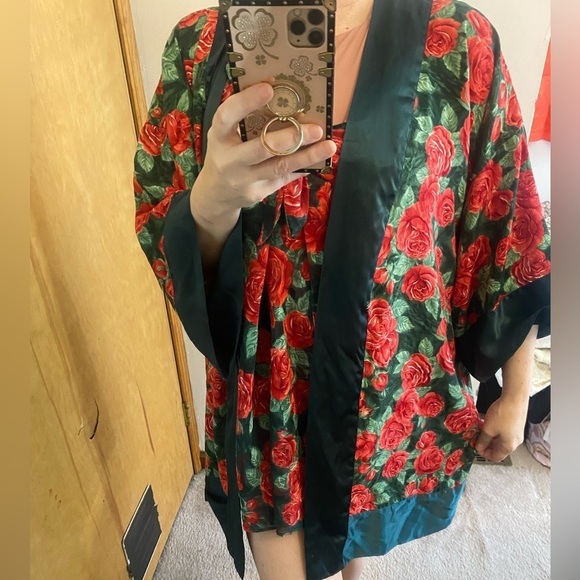 Victoria’s Secret Vintage Gold Label Rose Print Robe and Slip Pajama Set - Picture 8 of 12